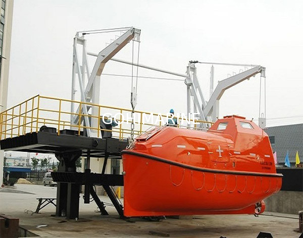 CCS Approved SOLAS 5.0m GRP Gravity Totally Enclosed Lifeboat For Crew Training